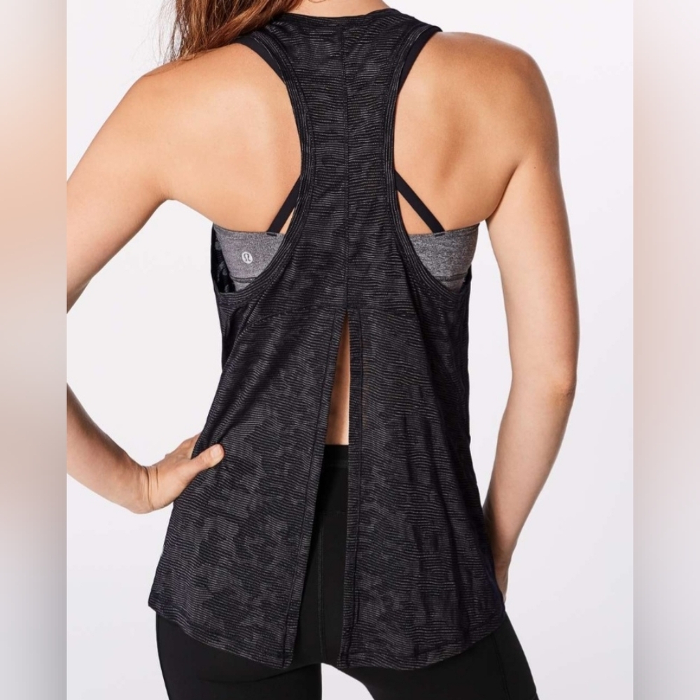 Lululemon | 'Miles Ahead' Tank in Black Camo, Size 2 - Picture 2 of 11